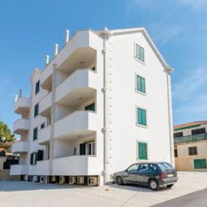 Apartments with parking space Supetar Brac - 16130
