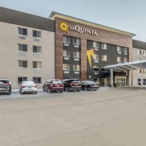 La Quinta Inn & Suites by Wyndham Cleveland - Airport North