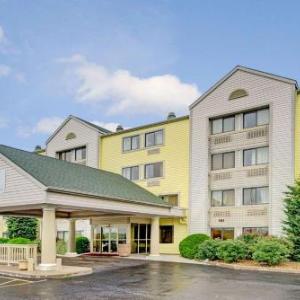 Days Inn & Suites by Wyndham Kansas City South