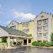 Hotels near Longview Lake - Days Inn & Suites by Wyndham Kansas City - Arrowhead Chiefs Stadium