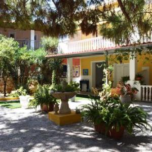 Kuris Studios & Apartments