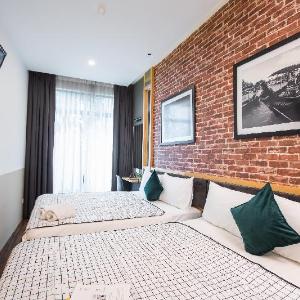 B Street Hotel