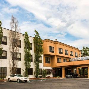 Apostolic Church of Auburn Hills Hotels - American Inn & Suites