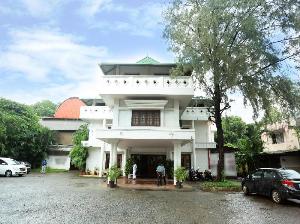 OYO 15992 Central Hotel, Thrissur