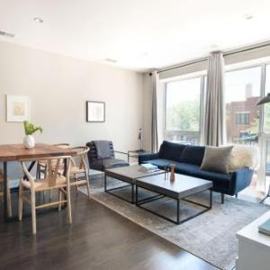 Hotels near Empty Bottle - Sonder - West Division
