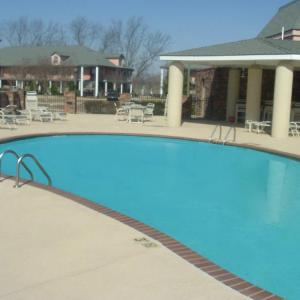 gold strike tunica swimming pool