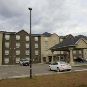 Hotels near Tumbler Ridge Community Centre - Trend Mountain Hotel & Conference Centre