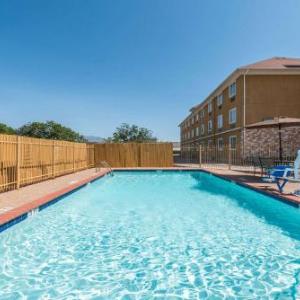 Days Inn & Suites by Wyndham Cleburne TX