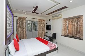 OYO 1216 Hotel New White House, Pune