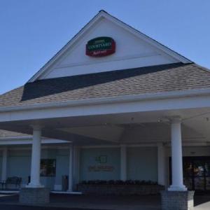 Hotels near The Chicken Box Nantucket - Courtyard by Marriott Cape Cod Hyannis