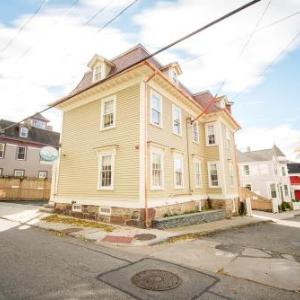 Hotels near Newport Yachting Center - The Newport Inn
