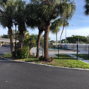 Hotels near Powel Crosley Estate - Flamingo Inn