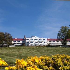 Red Jacket Mountain View Hotel