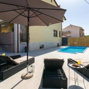 Two-Bedroom Apartment in Galizana