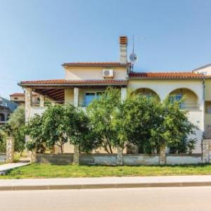 Three-Bedroom Apartment in Liznjan
