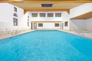 Days Inn & Suites by Wyndham Red Rock-Gallup, Gallup