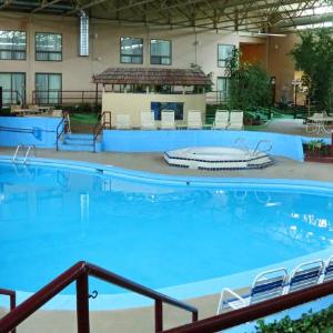 Hotels near Empire Arts Center - Red Roof Inn Townhouse - Grand Forks