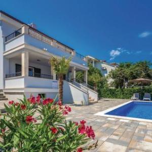 Three-Bedroom Holiday Home in Porat
