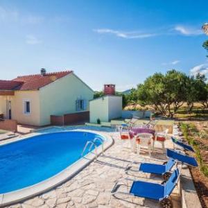 Two-Bedroom Holiday Home in Vrana