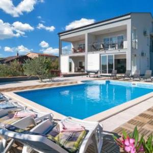 Eight-Bedroom Holiday Home in Vrsine-Marina