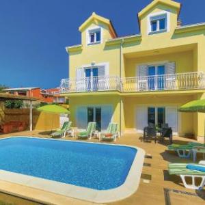 Five-Bedroom Holiday Home in Kastel Stafilic