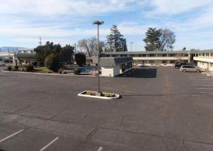 Econo Lodge Inn & Suites Central, Medford