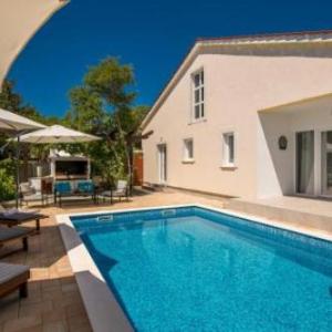 Three-Bedroom Holiday Home in Kras
