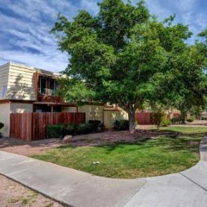 luxury townhouse near the strip - very modern