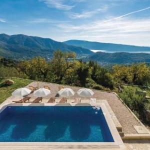 Four-Bedroom Holiday Home in Herceg Novi