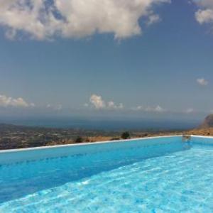 Komfortable-und-ruhige-Ferienwohnung-130-qm-plus-Terrasse-30-qm-mit-Pool-und-herrlichem-Blick-auf-den-Golf-von-Castellammare