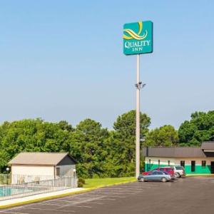 Hotels near Loretta Lynns Ranch - Quality Inn Hurricane Mills