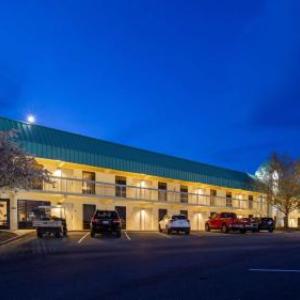 Hotels near Pioneer Park Tusculum - Best Western Newport Inn