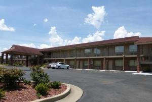Red Roof Inn & Suites Cleveland, TN, Cleveland