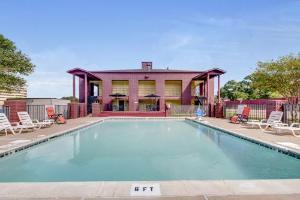 Days Inn by Wyndham College Station University Drive, College Station