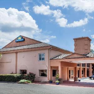 Days Inn by Wyndham Columbia