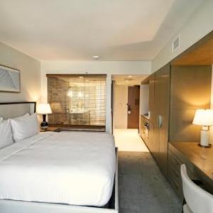Real Select Vacations at The Ritz-Carlton Residences Waikiki Beach