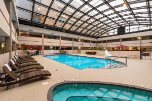Brookfield-Milwaukee Hotel, Brookfield