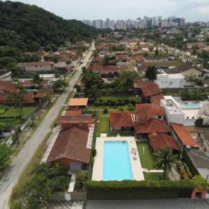 O Melhor Chalé da Praia do Guaiúba com Churrasqueira e Piscina Gigante
