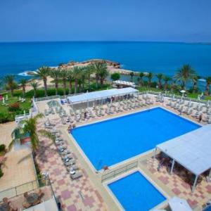 Queens Bay Hotel