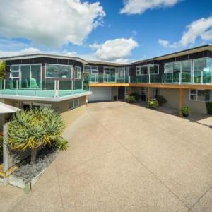 Mangawhai Tavern Hotels - Tahi Lodge - Matakana Coast