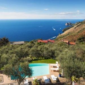 Villa Chez Piè Panoramic Views Pool and Guest Services