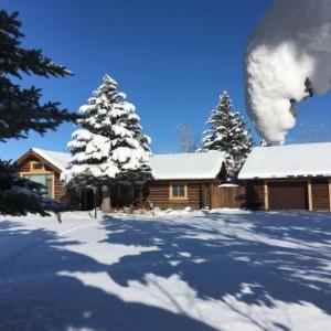 Grizzly Peak Cabin by AAA Red Lodge Rentals