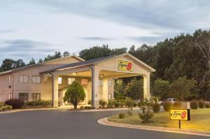 Super 8 by Wyndham Montgomery I-65, Montgomery
