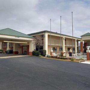 Hotels near The Center for the Arts Russellville - Quality Inn & Suites Clarksville