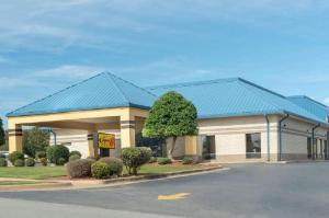Super 8 by Wyndham North Little Rock/McCain, North Little Rock