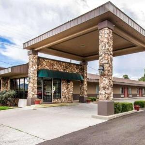 Hotels near Prochnow Auditorium - Econo Lodge University