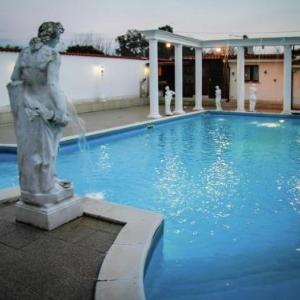 Spacious villa with pool and jacuzzi in the countryside of Anzio