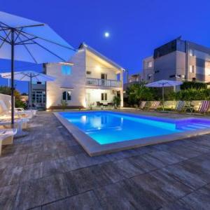 Pool house LUKA