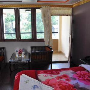 Hotel Grand Paradise Inn