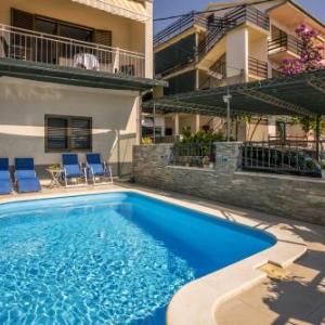 Family-friendly apartments with swimming pool Podstrana Split - 7539